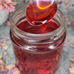 Megvan a 2026-os nyár új slágere: ez a házi rózsaszörp lepipálja a drága bolti üdítőket