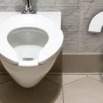 A magyarok nem tudják, de ezért van rés a WC ülőkén