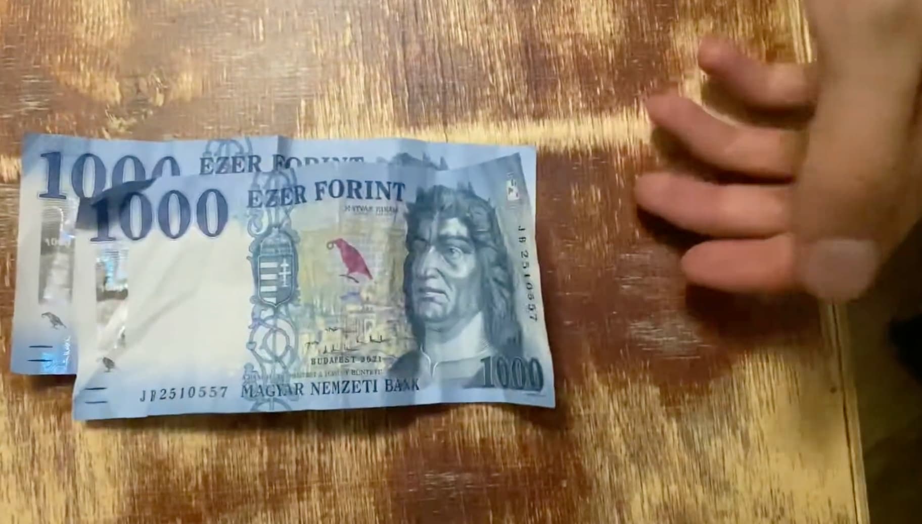 5, 10, 20 vagy akár 50 százalék? Ennyi borravalót illik adni az étteremben a szervízdíjon felül