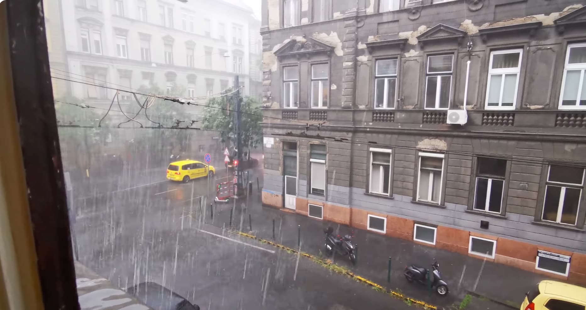 Pénteken a fél országra riasztást adtak ki, kánikula és kiadós felhőszakadás is jöhet