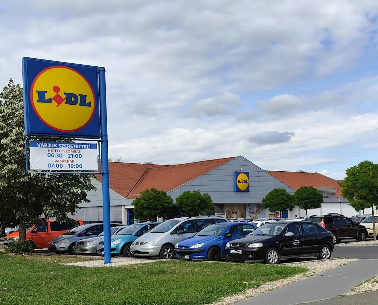 Jelentős árcsökkenés jön a Lidlben, mutatjuk, hogy melyik termékek lesznek olcsóbbak