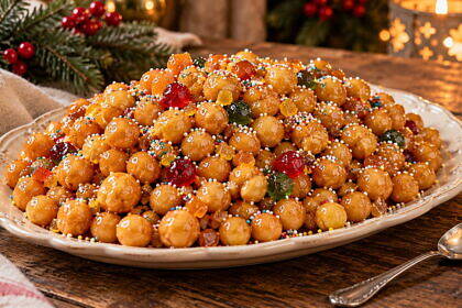 A nápolyi struffoli recept, mézbe forgatott apró fánkocskák karácsonyra