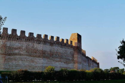 Nem Velence és nem Verona: ebben az olasz kisvárosban egyre több turista jár a várfala miatt