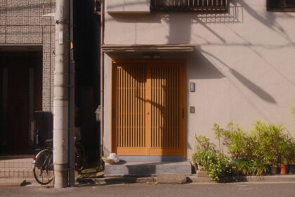 Ezért van egy lépcsőnyi szintkülönbség a japán lakások bejáratánál