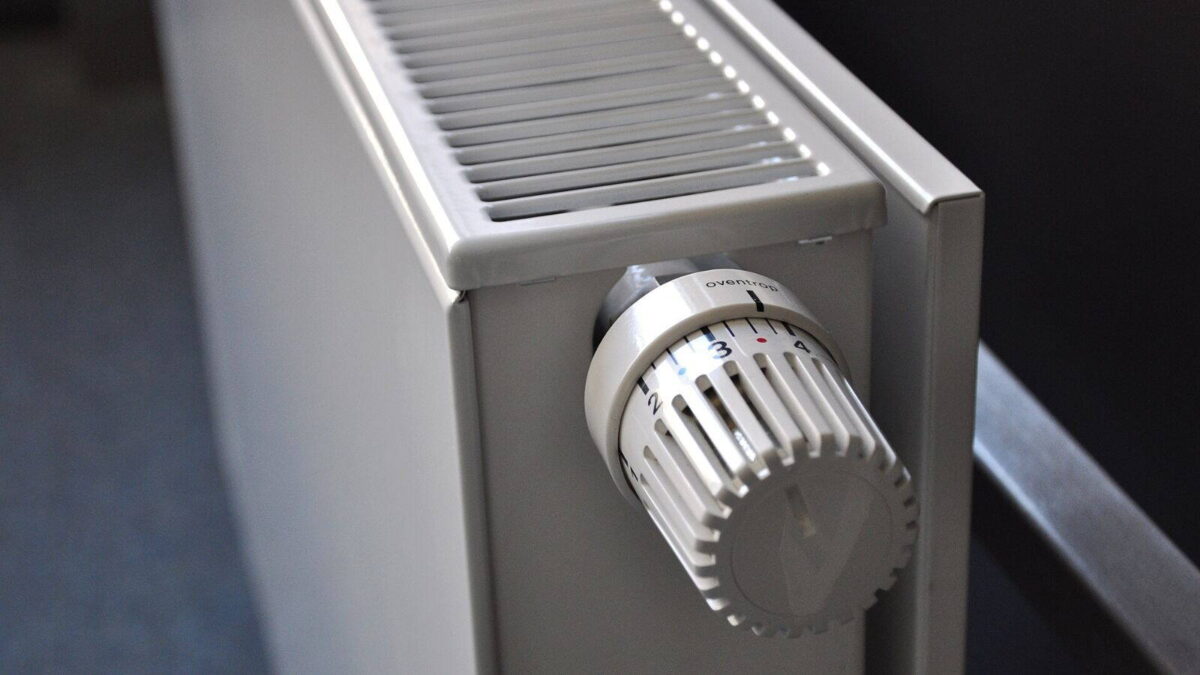 Lapradiátor termosztatikus fejjel