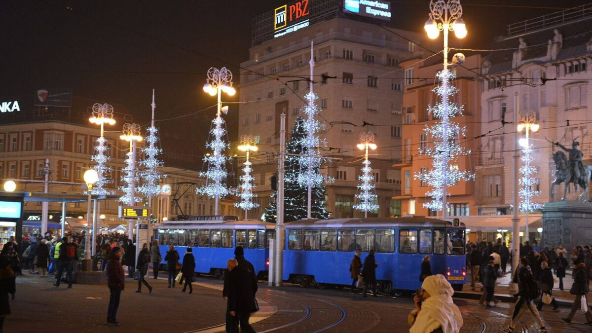Karácsonyi díszkivilágítás a zágrábi adventen